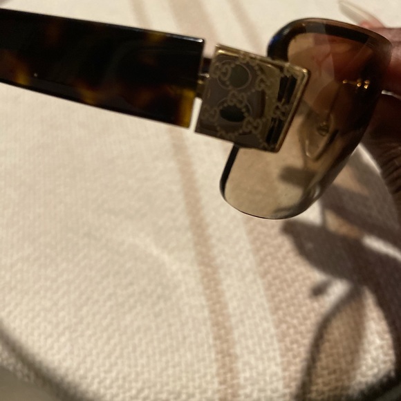 Gucci Sunglasses - Picture 2 of 4